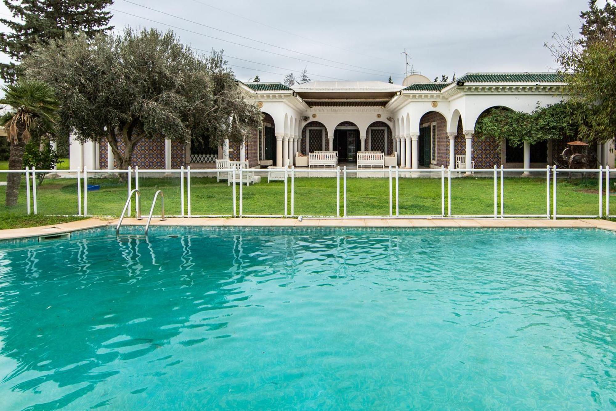 Appartement Prive Dans Une Grande Maison D'Hote La Marsa Exteriör bild
